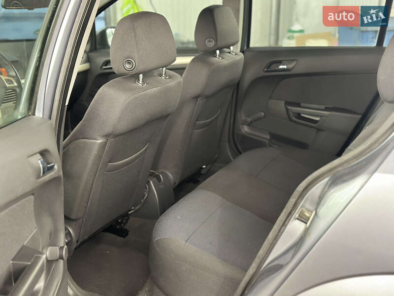 Хэтчбек Opel Astra 2008 в Виннице