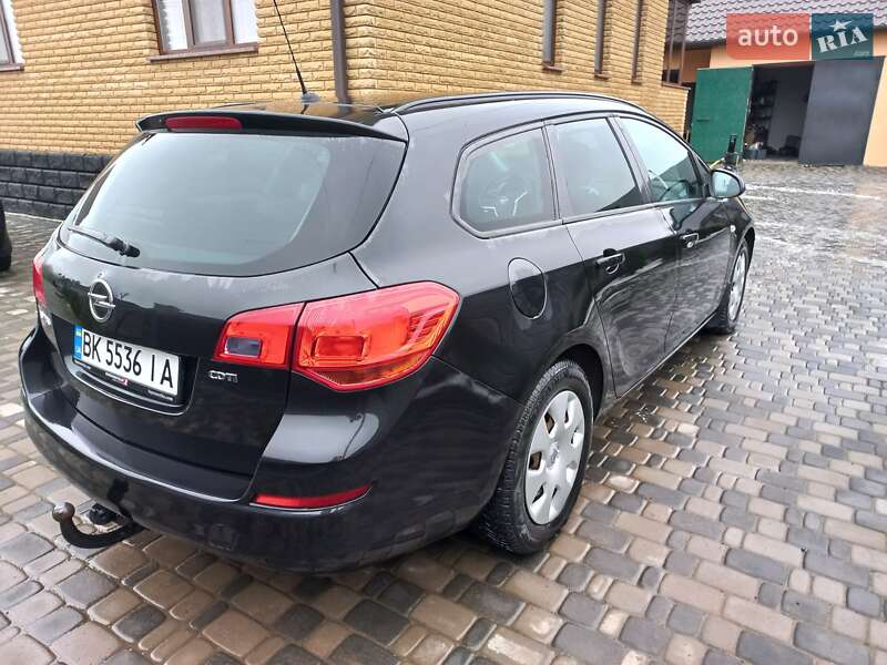 Універсал Opel Astra 2012 в Рівному фото Універсал Opel Astra 2012 в Рівному