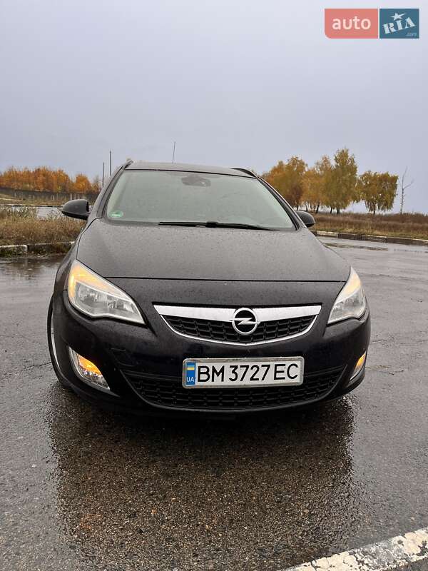 Opel Astra 2011 Opel Astra 2011