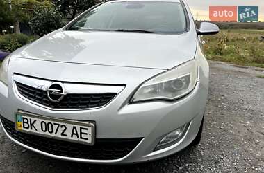 Универсал Opel Astra 2011 в Ровно Универсал Opel Astra 2011 в Ровно
