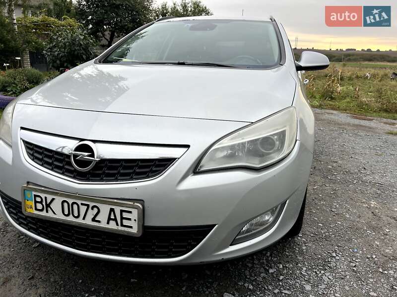 Opel Astra 2011 Opel Astra 2011