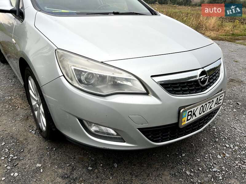 Универсал Opel Astra 2011 в Ровно фото 5 Универсал Opel Astra 2011 в Ровно
