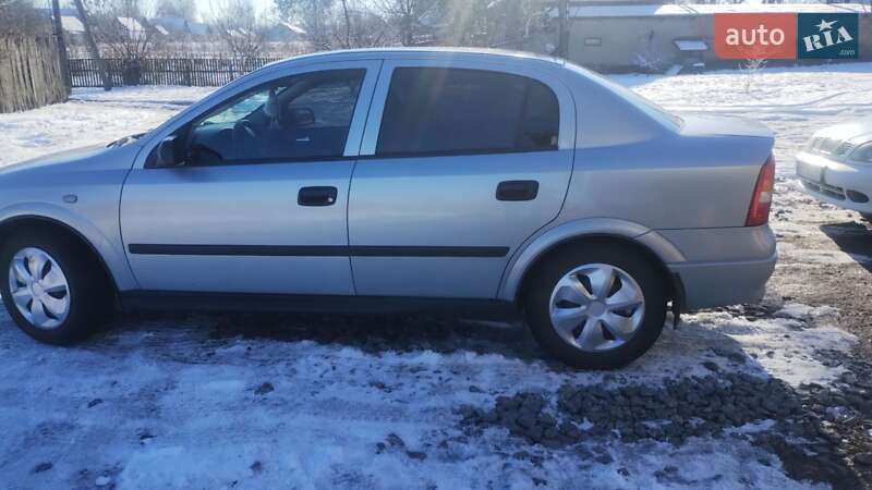 Седан Opel Astra 2004 в Житомире