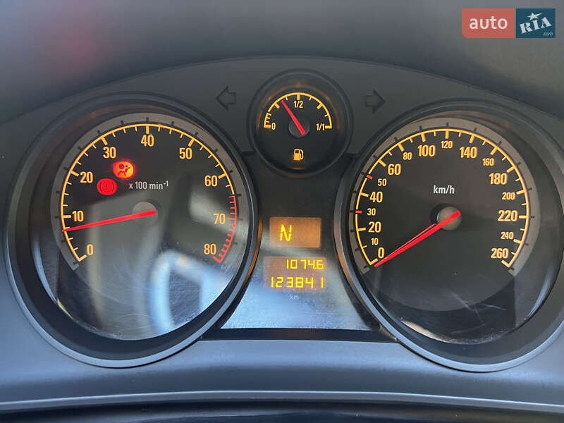 Хэтчбек Opel Astra 2012 в Львове