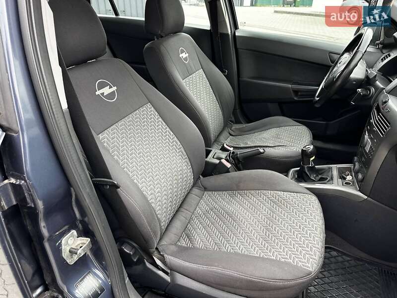 Універсал Opel Astra 2006 в Львові