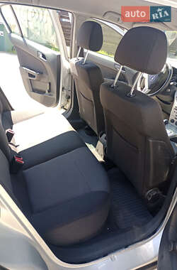 Хетчбек Opel Astra 2010 в  фото 12 Хетчбек Opel Astra 2010 в