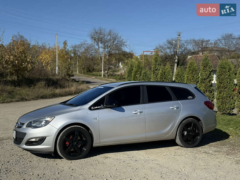 Универсал Opel Astra 2013 в Черновцах