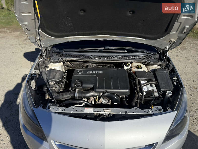 Универсал Opel Astra 2013 в Черновцах