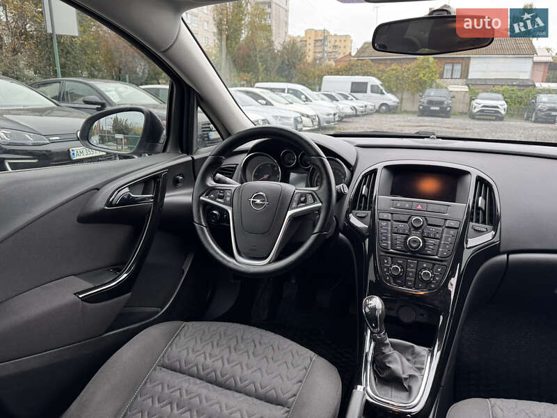 Універсал Opel Astra 2013 в Бердичеві