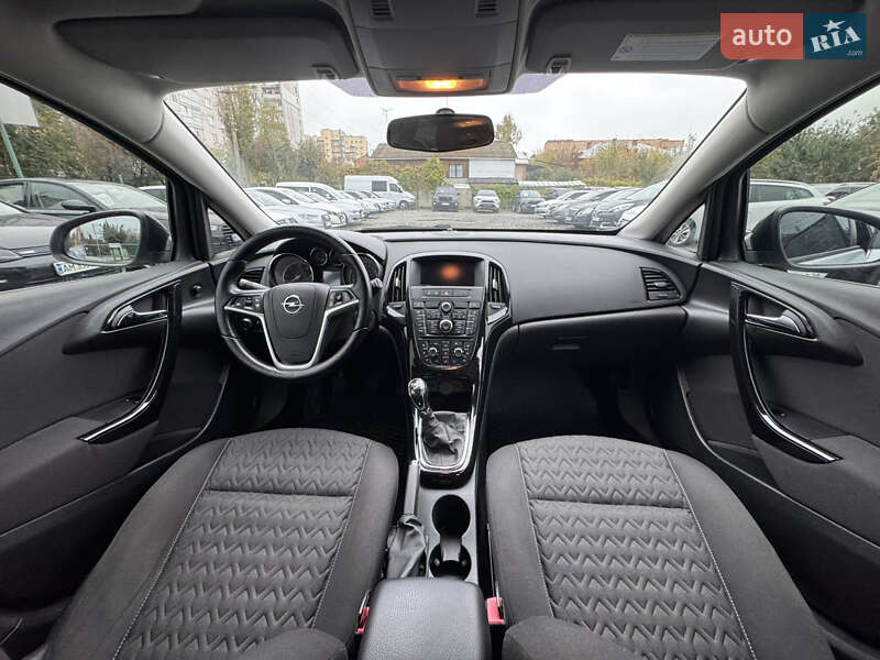 Універсал Opel Astra 2013 в Бердичеві