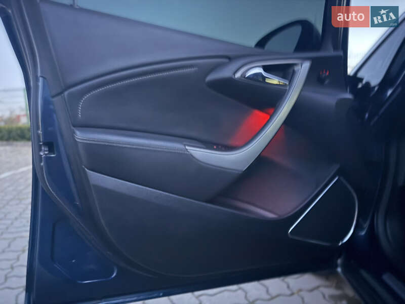 Універсал Opel Astra 2011 в Яворові