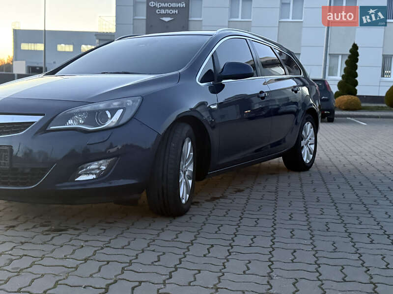 Універсал Opel Astra 2011 в Яворові