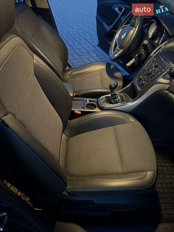 Універсал Opel Astra 2011 в Яворові