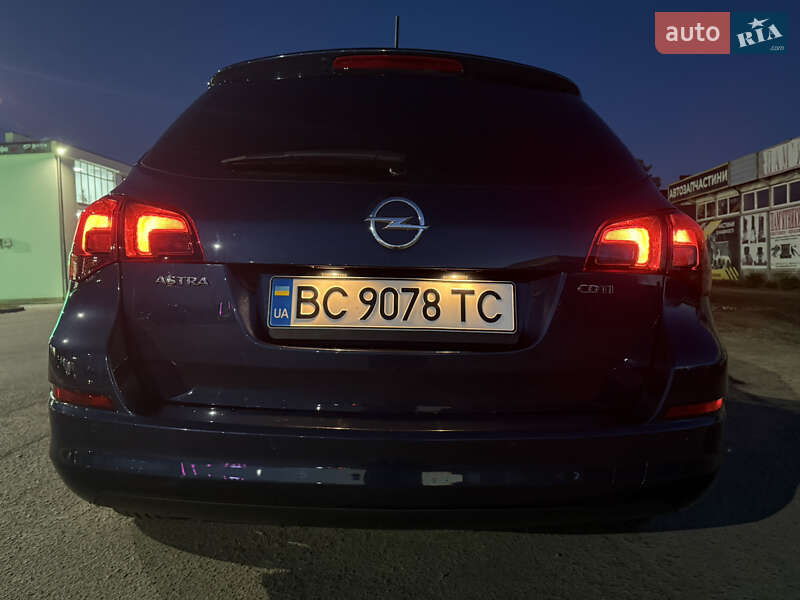 Універсал Opel Astra 2011 в Яворові