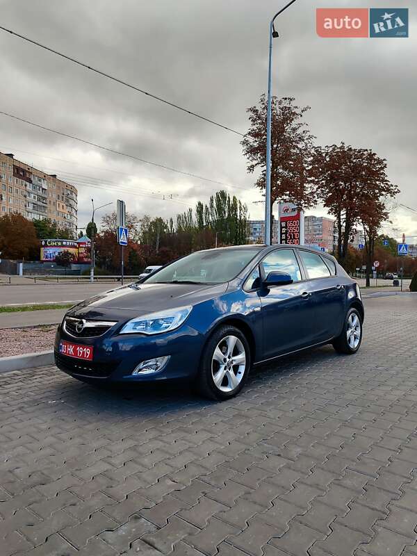 Хэтчбек Opel Astra 2010 в Кривом Роге