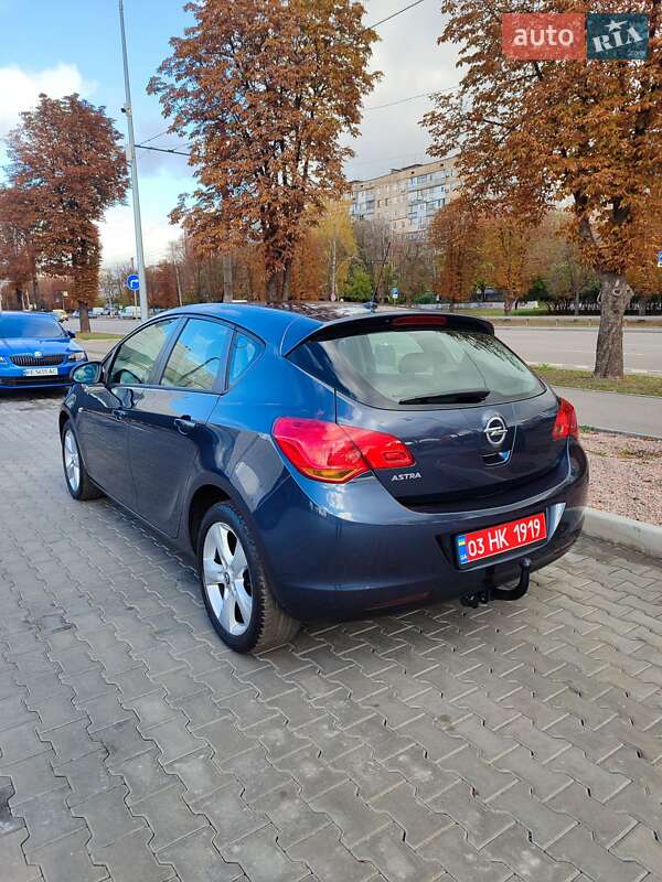 Хэтчбек Opel Astra 2010 в Кривом Роге