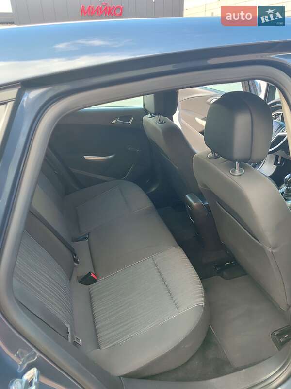 Хэтчбек Opel Astra 2010 в Кривом Роге