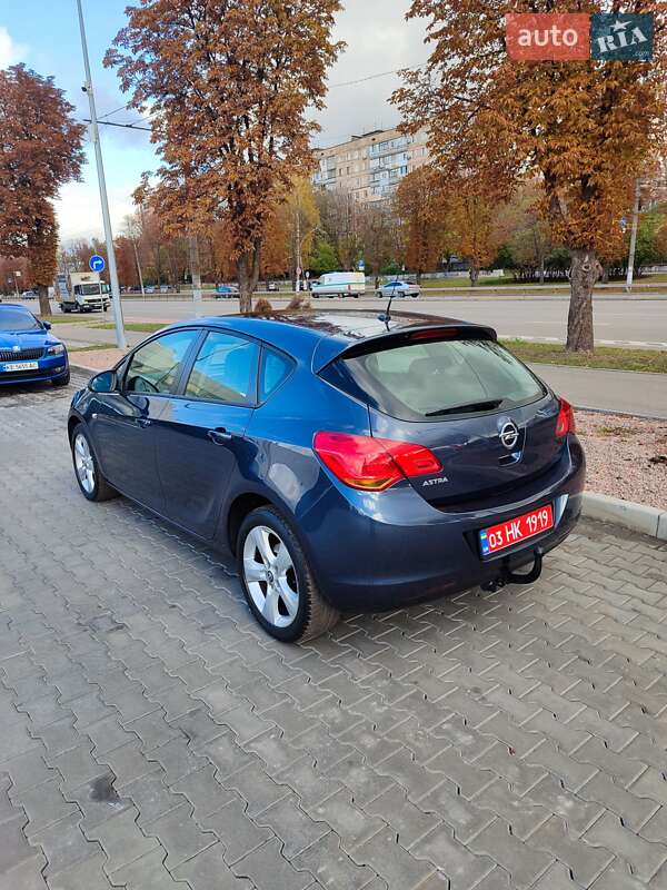 Хэтчбек Opel Astra 2010 в Кривом Роге