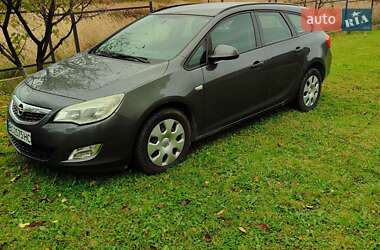 Універсал Opel Astra 2011 в Дрогобичі