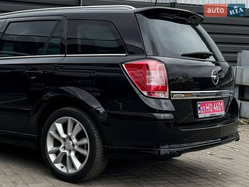 Универсал Opel Astra 2010 в Черкассах