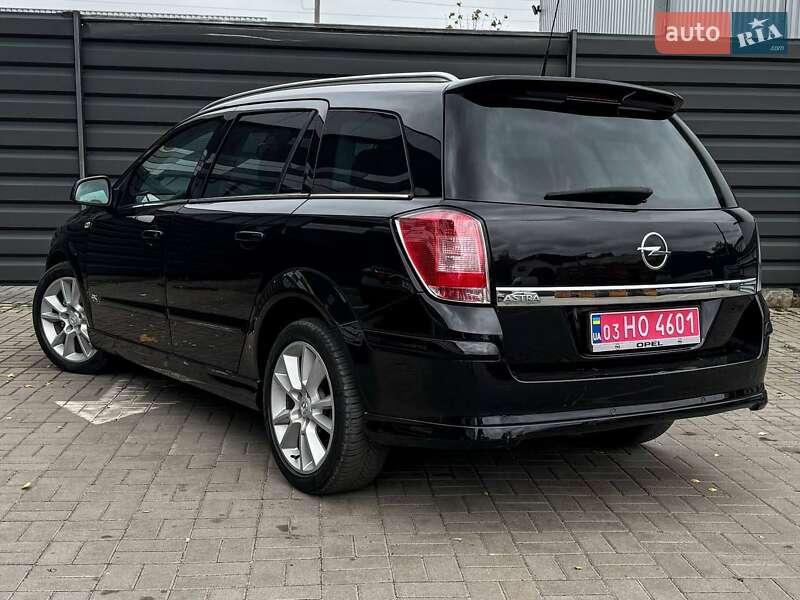 Универсал Opel Astra 2010 в Черкассах