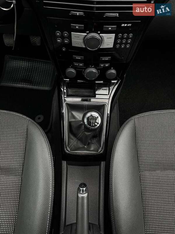 Универсал Opel Astra 2010 в Черкассах