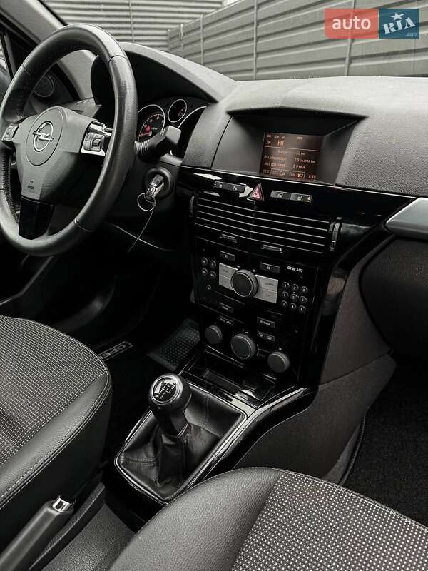 Универсал Opel Astra 2010 в Черкассах