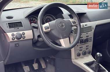 Купе Opel Astra 2008 в  фото 9 Купе Opel Astra 2008 в