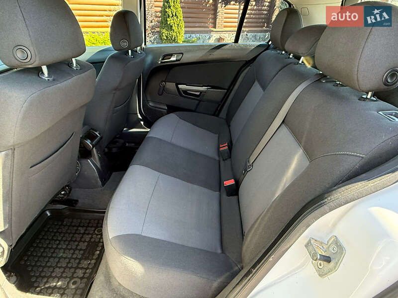 Хэтчбек Opel Astra 2014 в Лубнах фото 9 Хэтчбек Opel Astra 2014 в Лубнах