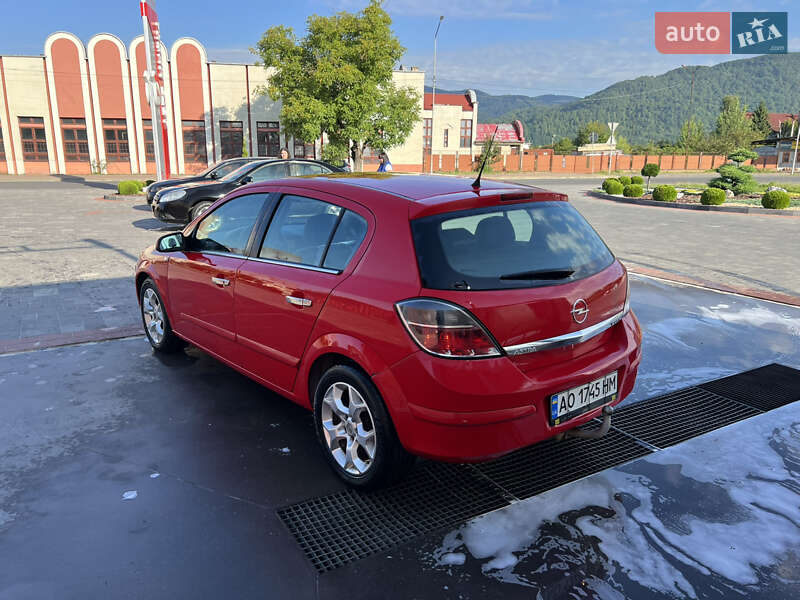 Хэтчбек Opel Astra 2007 в Хусте