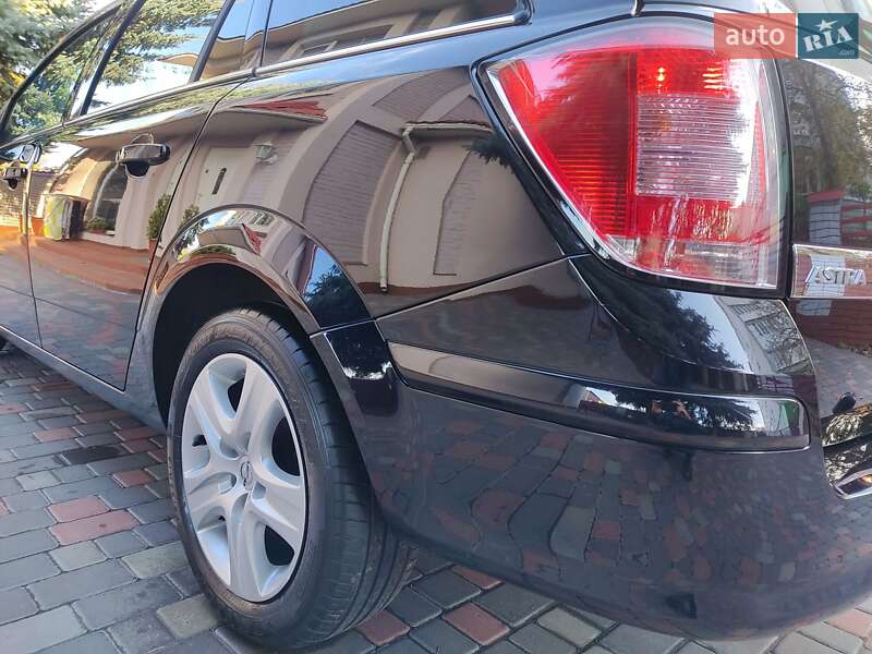 Универсал Opel Astra 2010 в Умани