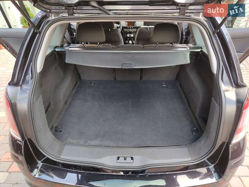 Универсал Opel Astra 2010 в Умани