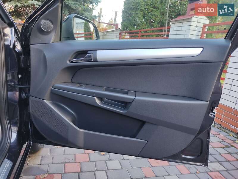 Универсал Opel Astra 2010 в Умани