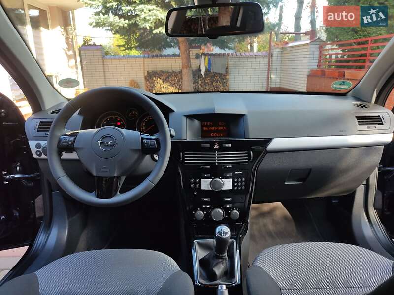 Универсал Opel Astra 2010 в Умани