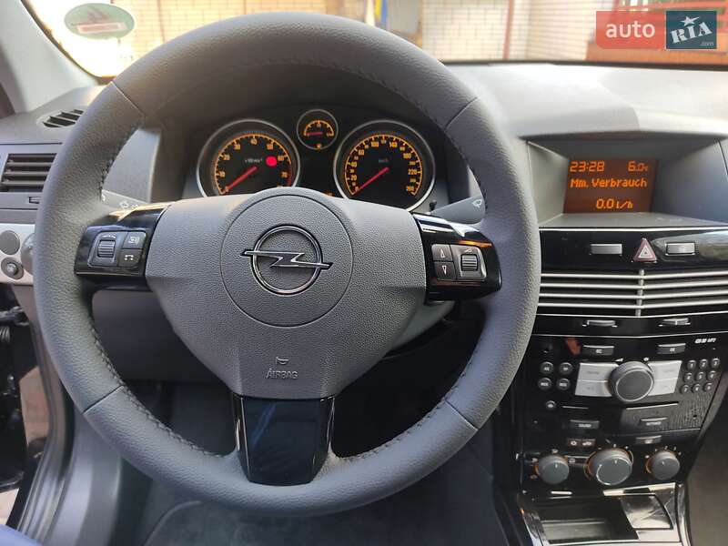 Универсал Opel Astra 2010 в Умани