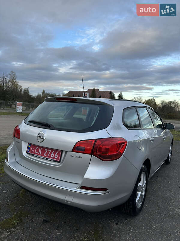 Универсал Opel Astra 2012 в Рожнятове