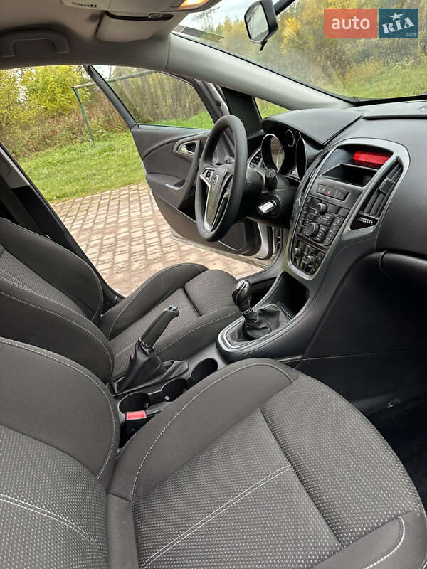 Универсал Opel Astra 2012 в Рожнятове