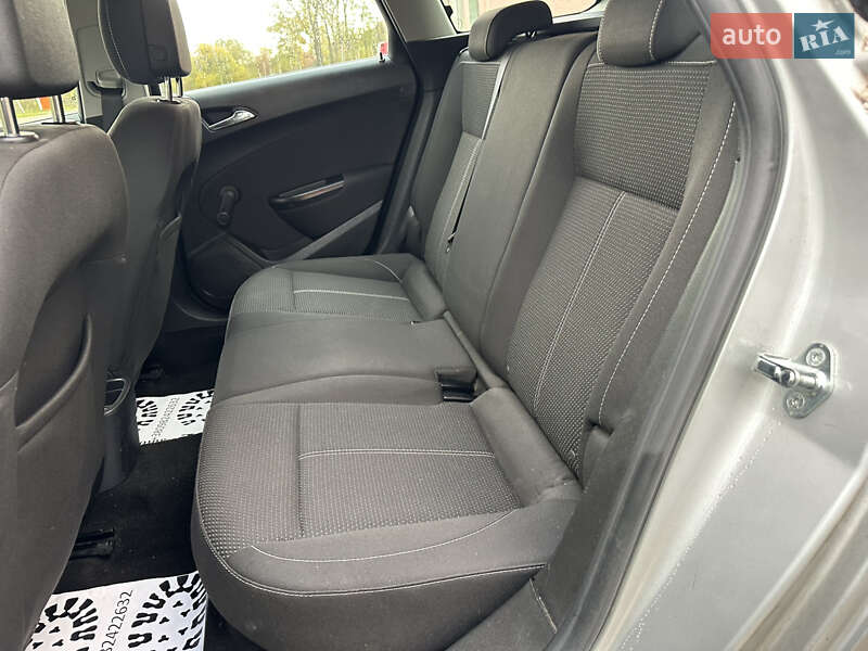 Универсал Opel Astra 2012 в Рожнятове