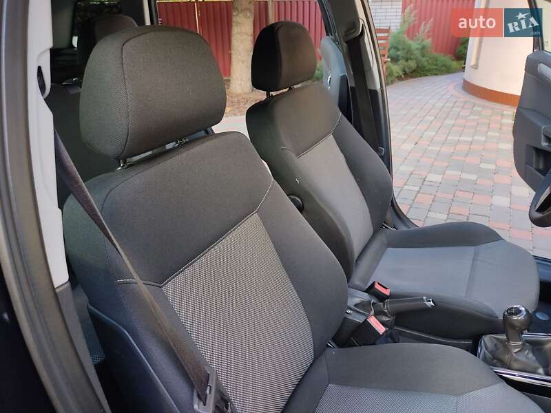 Универсал Opel Astra 2010 в Умани