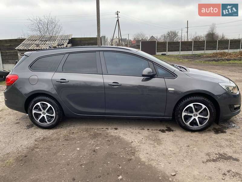 Універсал Opel Astra 2013 в Жовкві