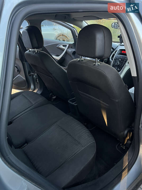 Универсал Opel Astra 2011 в Ровно