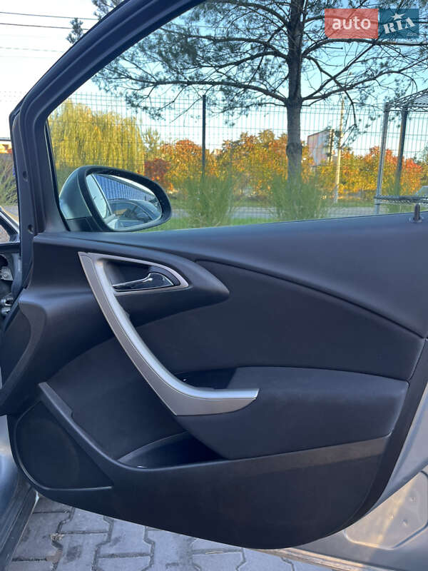 Универсал Opel Astra 2011 в Ровно