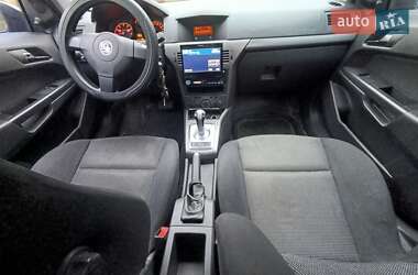 Хетчбек Opel Astra 2006 в  фото 4 Хетчбек Opel Astra 2006 в