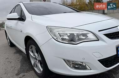 Універсал Opel Astra 2011 в Харкові