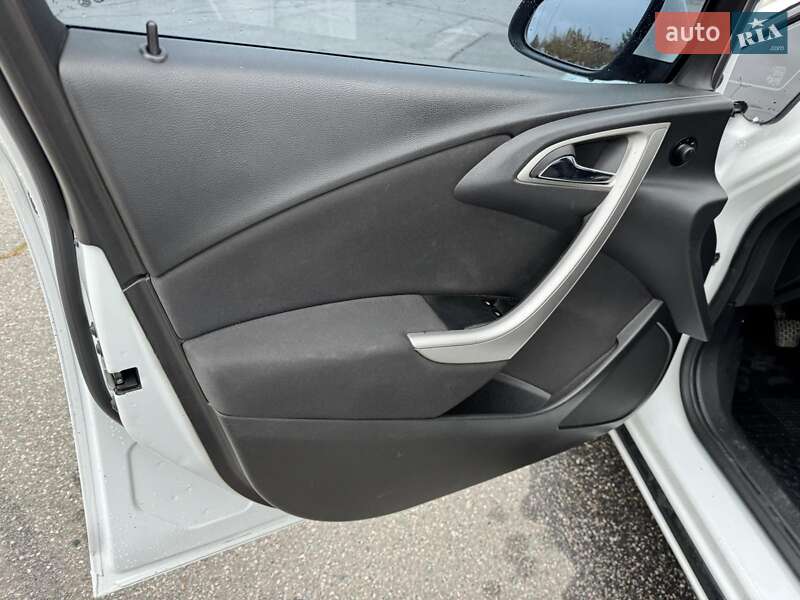 Універсал Opel Astra 2011 в Харкові