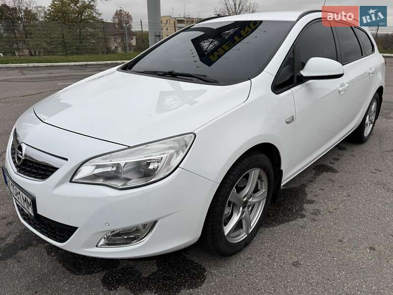 Універсал Opel Astra 2011 в Харкові
