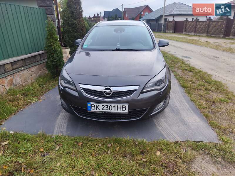 Opel Astra 2011 Opel Astra 2011