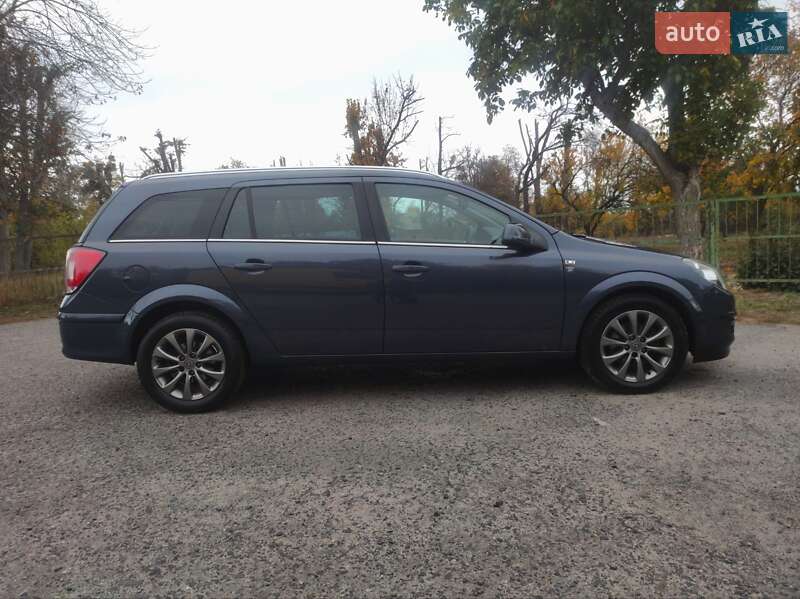 Универсал Opel Astra 2010 в Харькове