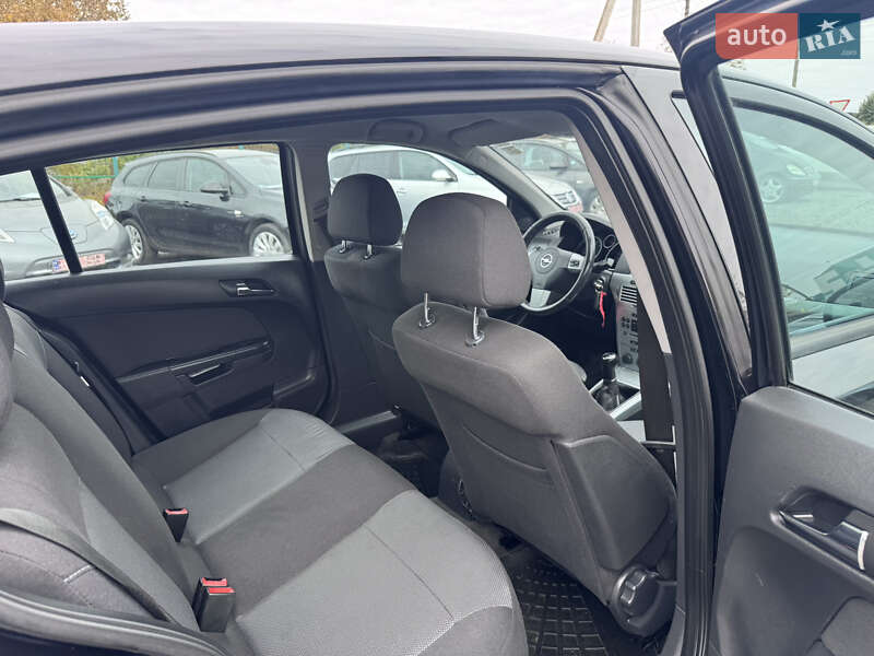 Хэтчбек Opel Astra 2009 в Звенигородке