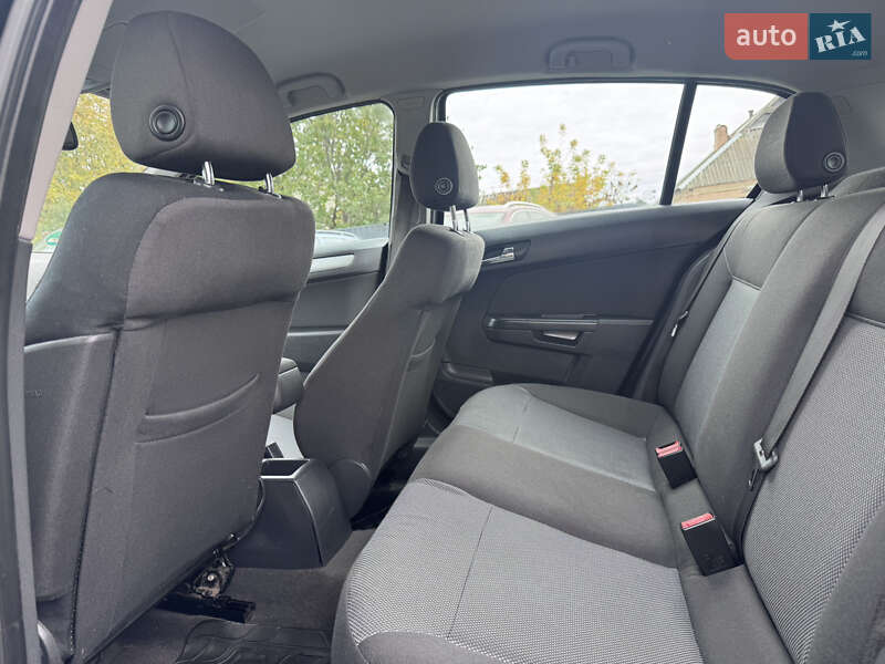 Хэтчбек Opel Astra 2009 в Звенигородке